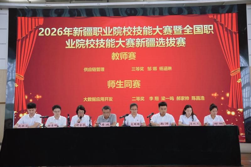 回顾耕耘路 启航新征程——信息工程系召开2025-2026学年总结暨表彰大会